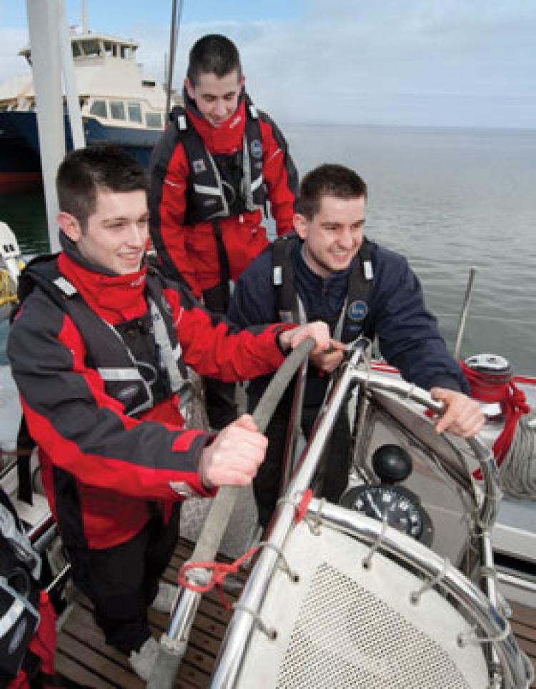 3 young men sailing a yacht